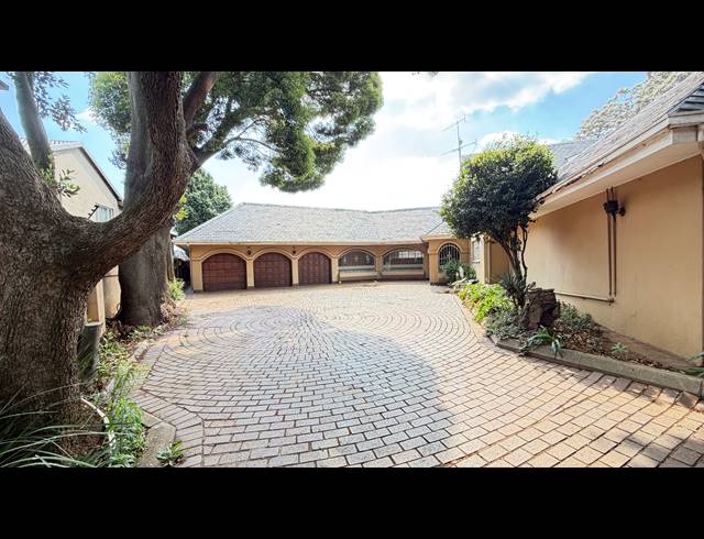 5 BEDROOM FREEHOLD FOR SALE IN LAKEFIELD